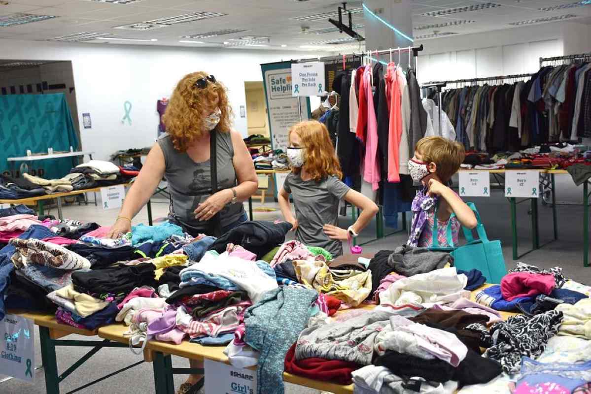 Melissa Bitter and her daughters Daisy and Evelyn shopping for clothes