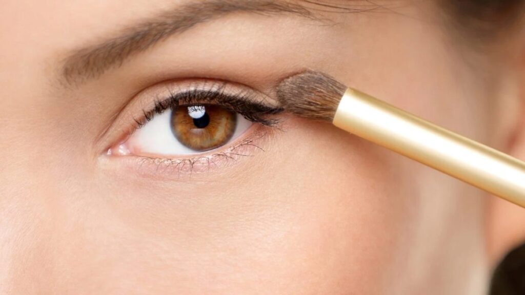 Makeup tricks that help open and brighten hooded eyes