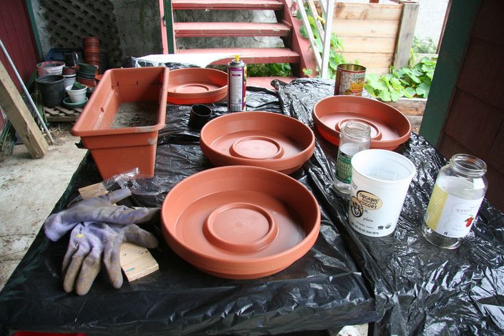 Work space for making gardening stepping stones