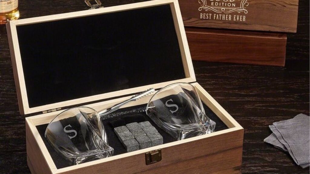 An Engraved Whiskey Gift Set