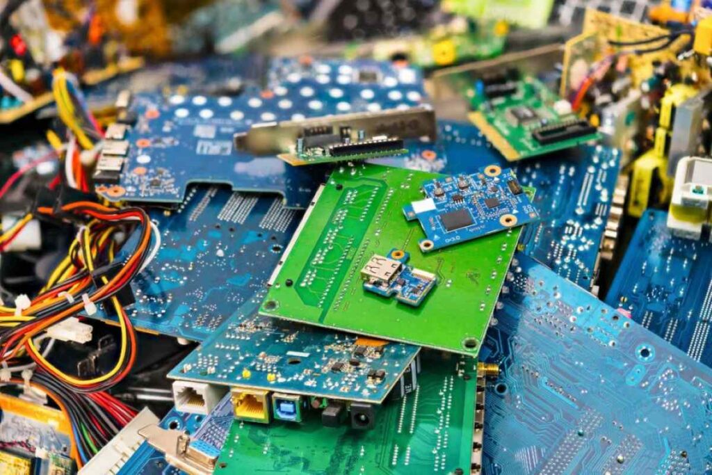 tips on recycling electronic waste the right way-Pile of discarded electronic circuit boards 