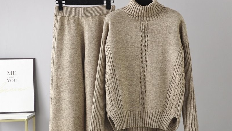 nude Colored knitwear