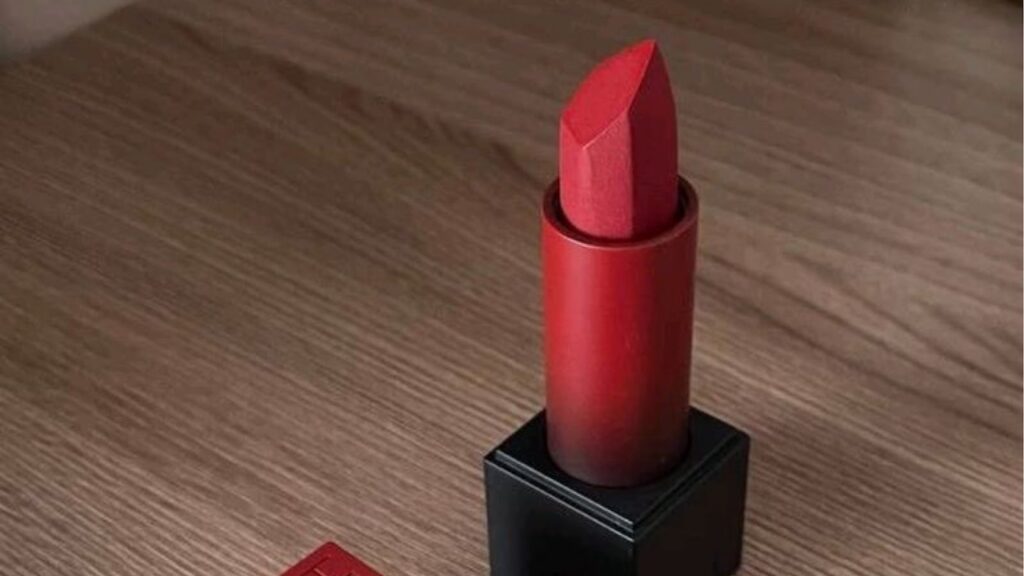 Huda Beauty Power Bullet Matte Lipstick